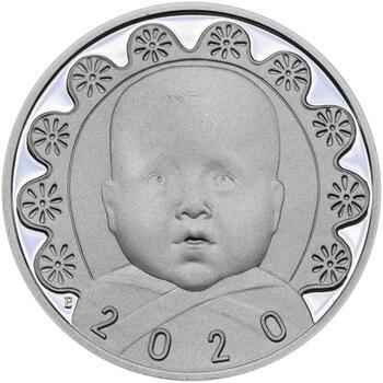 Stříbrný medailon k narození dítěte s peřinkou 2020 - 28 mm, Stříbrný medailon k narození dítěte s peřinkou 2020 - 28 mm - 1
